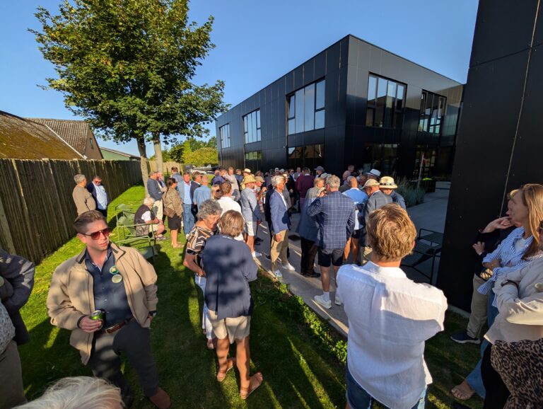 PXL 20250810 062027421