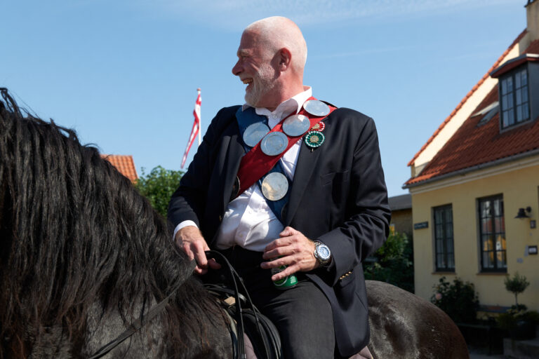 kong-rene-i-dejligt-humoer-som-altid